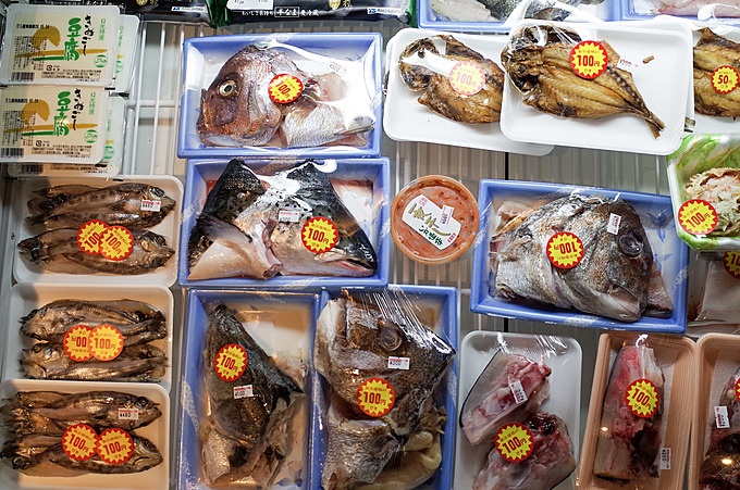 鮮魚店「ゔぃゔぃ庵」のショーケース