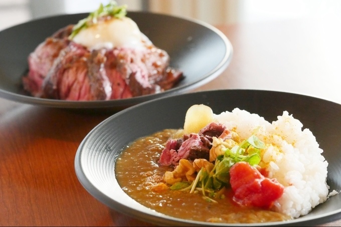 飯田橋のコーヒースタンド『coffee mafia 飯田橋』のカレーとローストビーフ丼