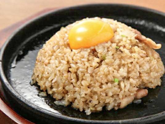 関内の品濃酒場のガーリック豚チャーハン