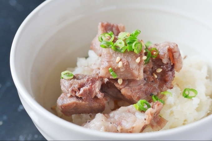 完全会員制の焼かない焼肉店『29ON池袋店』の「鯛飯の和牛乗せ」