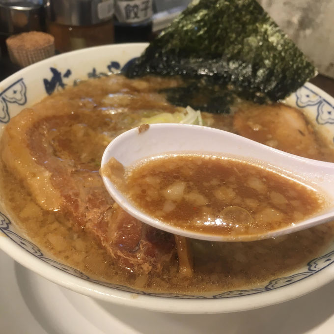 『ばんからラーメン池袋東口店』の「ばんから」のスープ