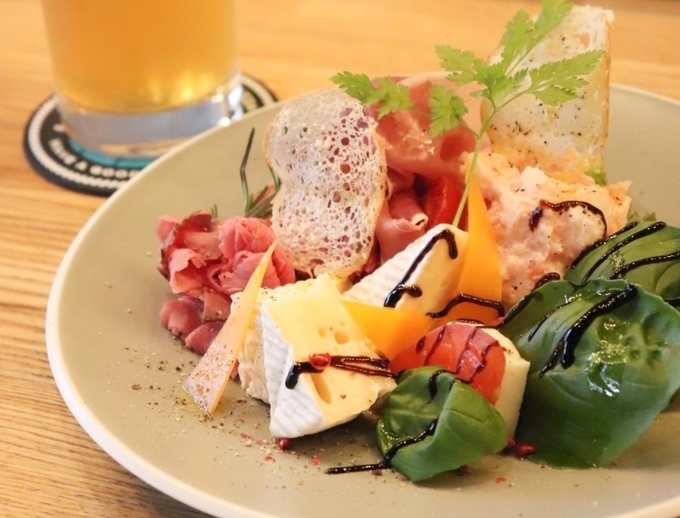 「タパス盛り合わせ」