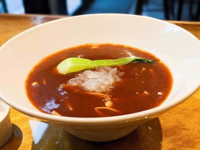 新橋 高級食材 フカヒレ を900円で楽しめる 高架下の中華料理店 フカヒレ フィンフィン Favy ファビー 新橋 高級食材 フカヒレ を900円で楽しめる 高架下の中華料理店 フカヒレ フィンフィン Favy ファビー