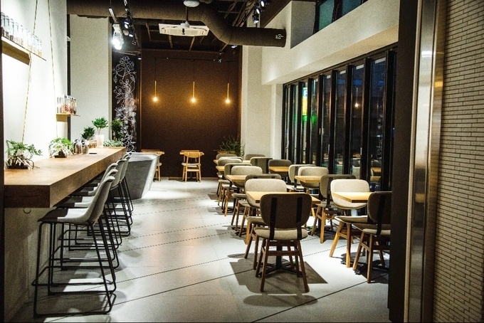薬院大通の中華料理店『coperta』の内観