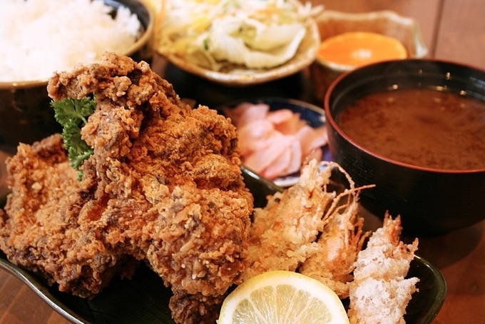 岐阜県・大垣の居酒屋『寿司居酒屋 海座~SHIZA~』の「唐揚げ定食」
