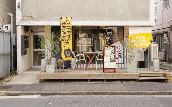 六本木唯一 醸造所併設のビアバー 東京オールドボーイズブルーイング で出来たてを飲もう Favy ファビー