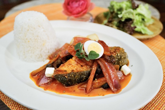 『Sanguchería Khuchi』の白身魚のエスカペーチェ