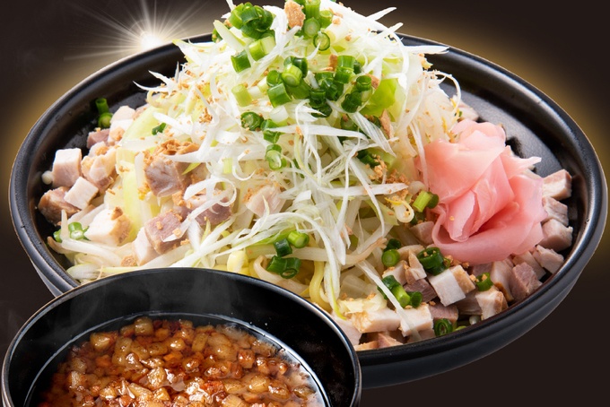 “MAX鈴木”がメニュー考案!Uber EATSにオープンする『MAX鈴木の背脂飯店』の「最強!MAX背脂そば」