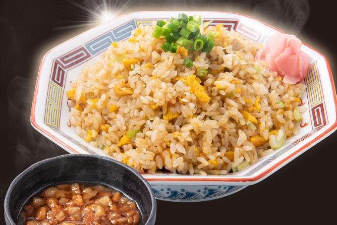 “MAX鈴木”がメニュー考案!Uber EATSにオープンする『MAX鈴木の背脂飯店』の「MAX背脂チャーハン」