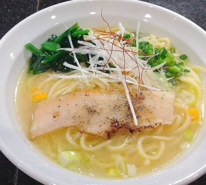 新宿南口 サザンタワー19階 眺めが良すぎるラーメン屋 麵屋 夏鈴 は塩ラーメンが旨い Favy ファビー