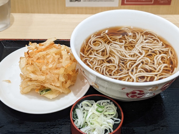 毎日「蕎麦」のトッピングが無料！JR東日本のお得なサブスク「JRE 