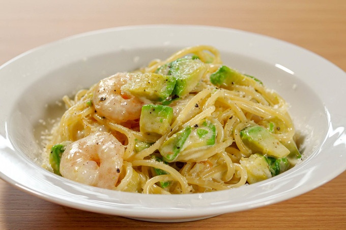 「エビとアボカドのクリームパスタ」の画像